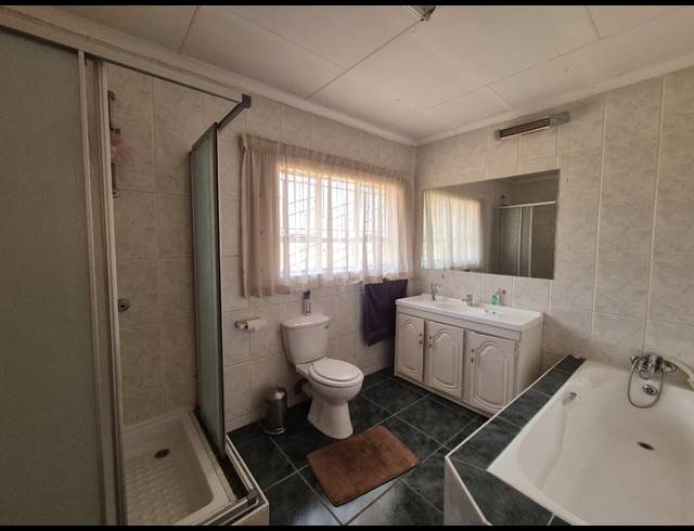 4 BEDROOM HOUSE FOR SALE IN VANDERBIJLPARK SE 3